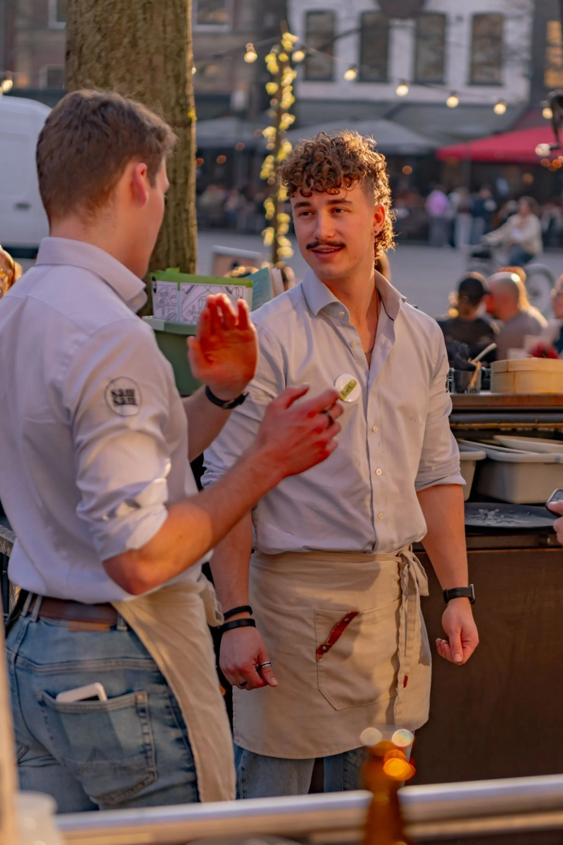 Medewerkers op terras